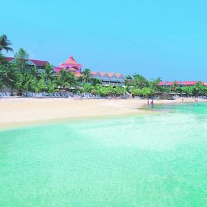 Coco Reef Resort & Spa